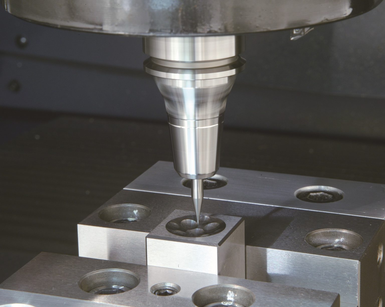 Chuck's Engineering Process Ultra Precision Hydraulic Chuck with runout of less than 1µm ...